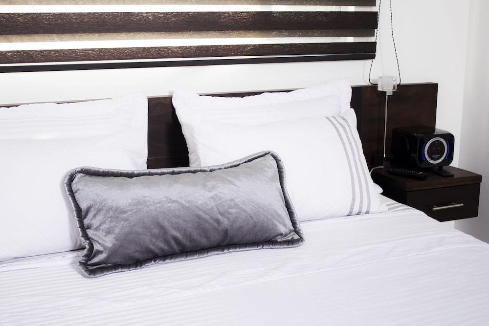 Hotel Lleras 10 Меделин Екстериор снимка