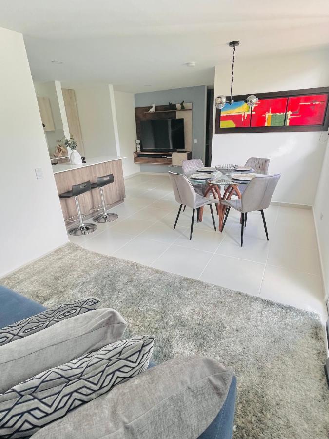 Hotel Lleras 10 Меделин Екстериор снимка