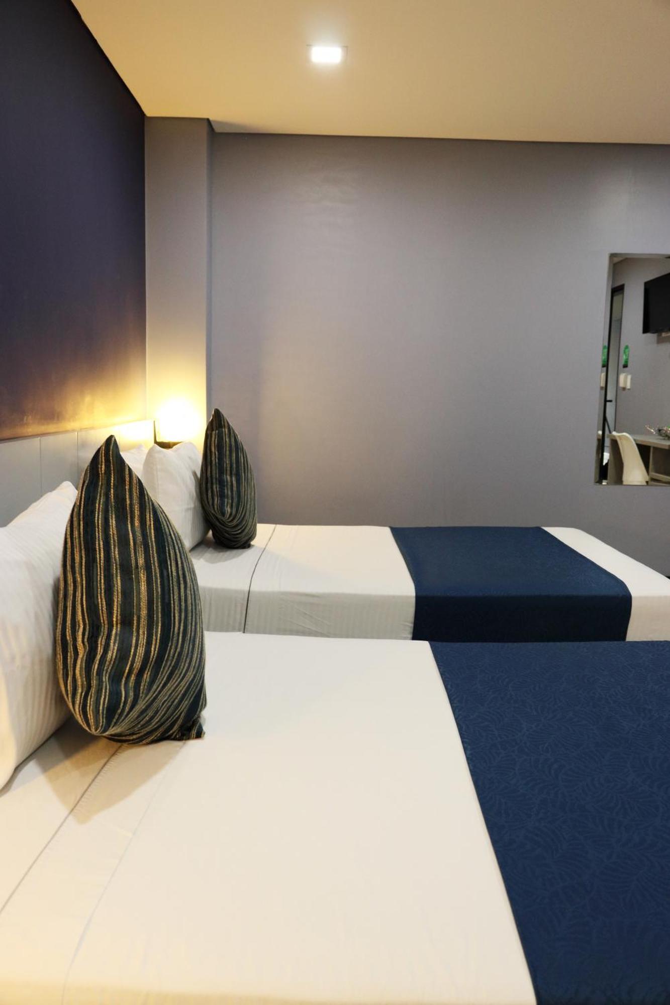 Hotel Lleras 10 Меделин Екстериор снимка